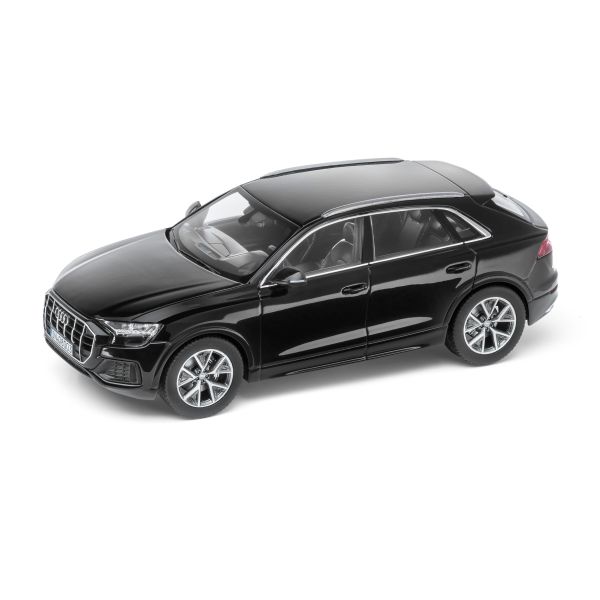 Audi Q8, Orca Black